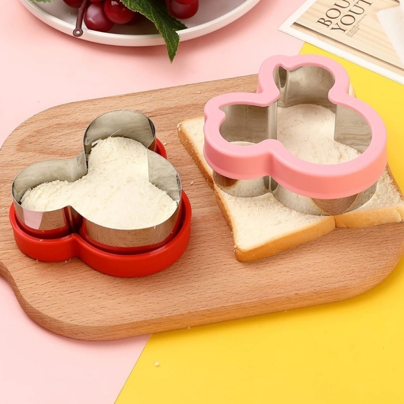NWT Mickey & Minnie Mouse Cookie Cutters (WITHOUT BOW) - Picture 4 of 9